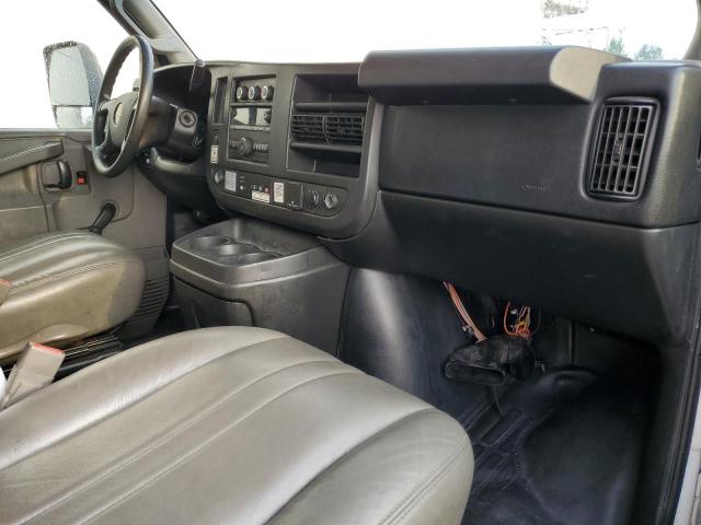 GMC Savana Cutaway G3500 Image 10