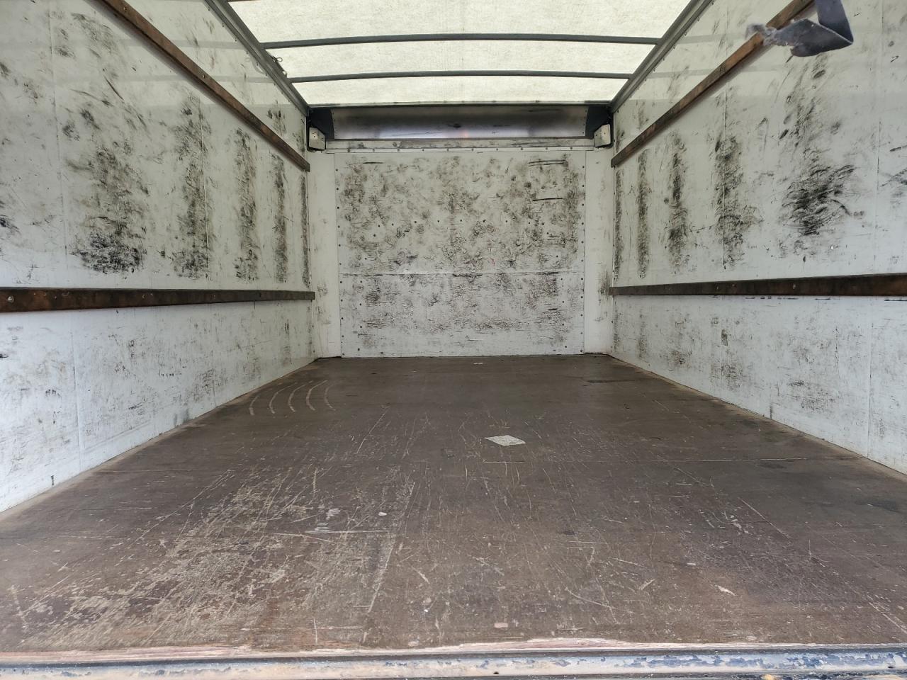 GMC Savana Cutaway G3500 Image 9