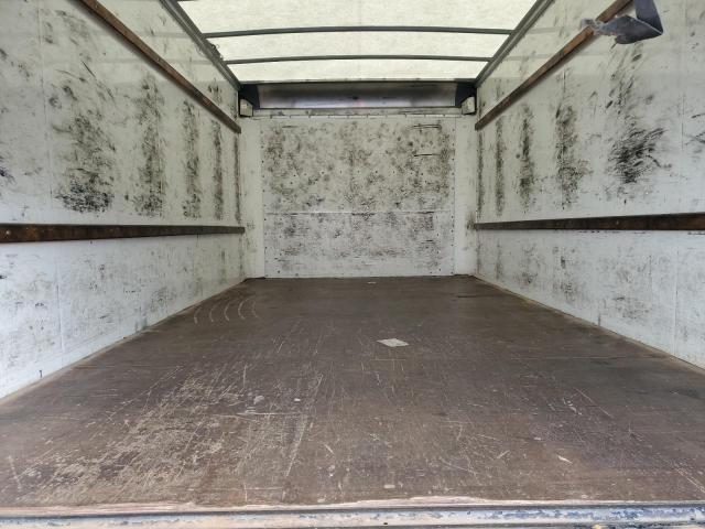 GMC Savana Cutaway G3500 Image 9