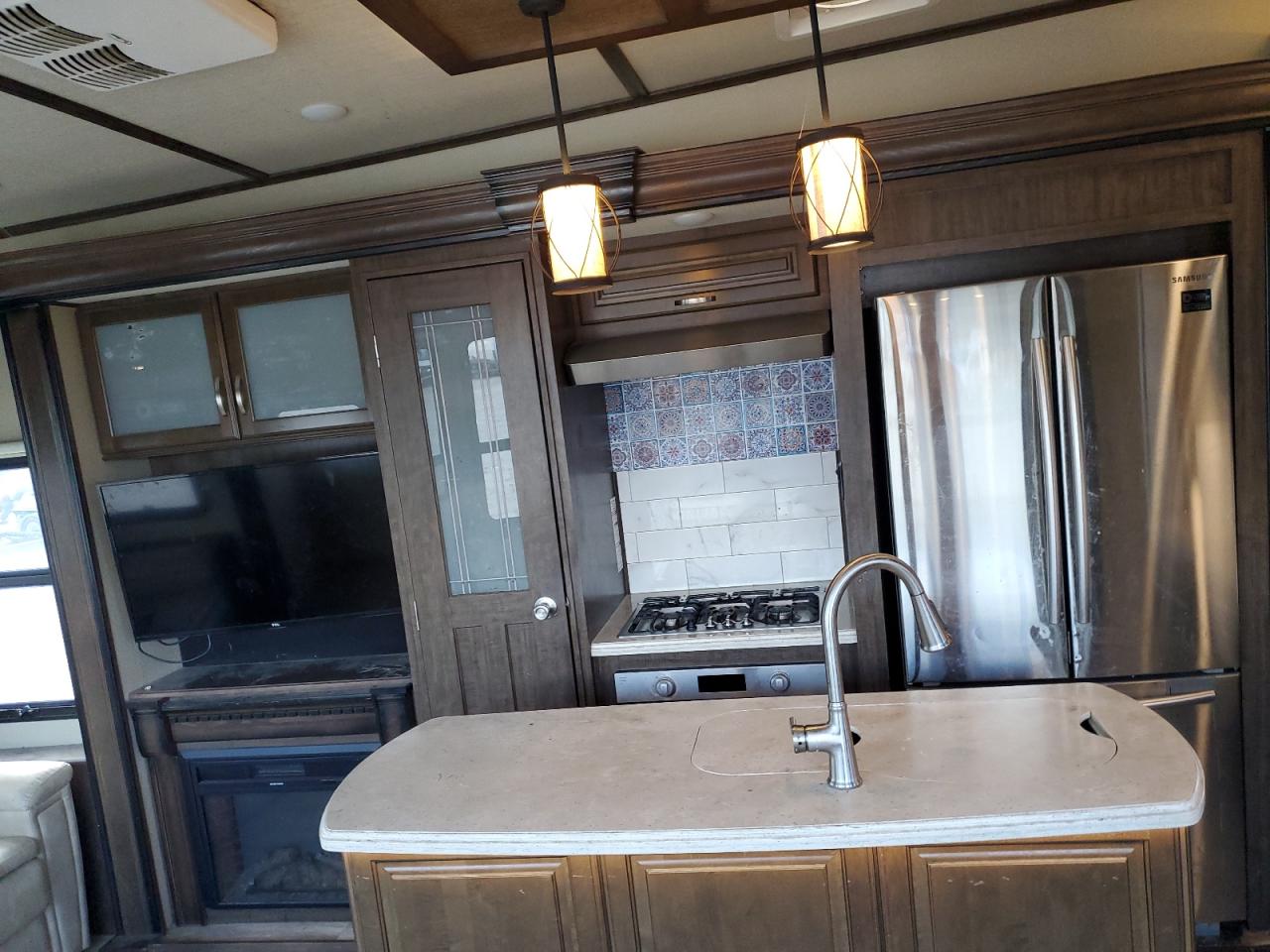 Grand Design Solitude Image 6