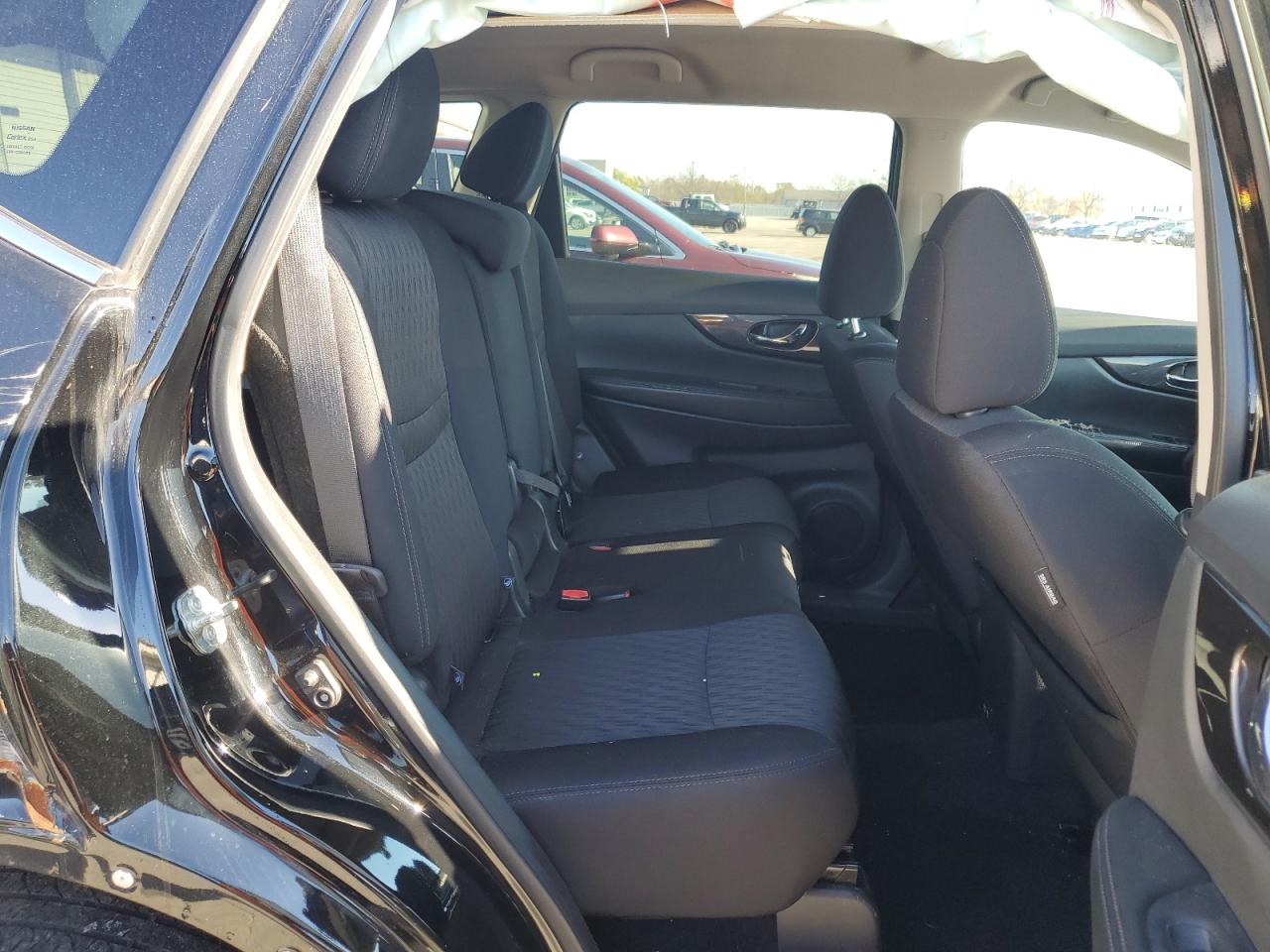 Nissan Rogue S Image 6