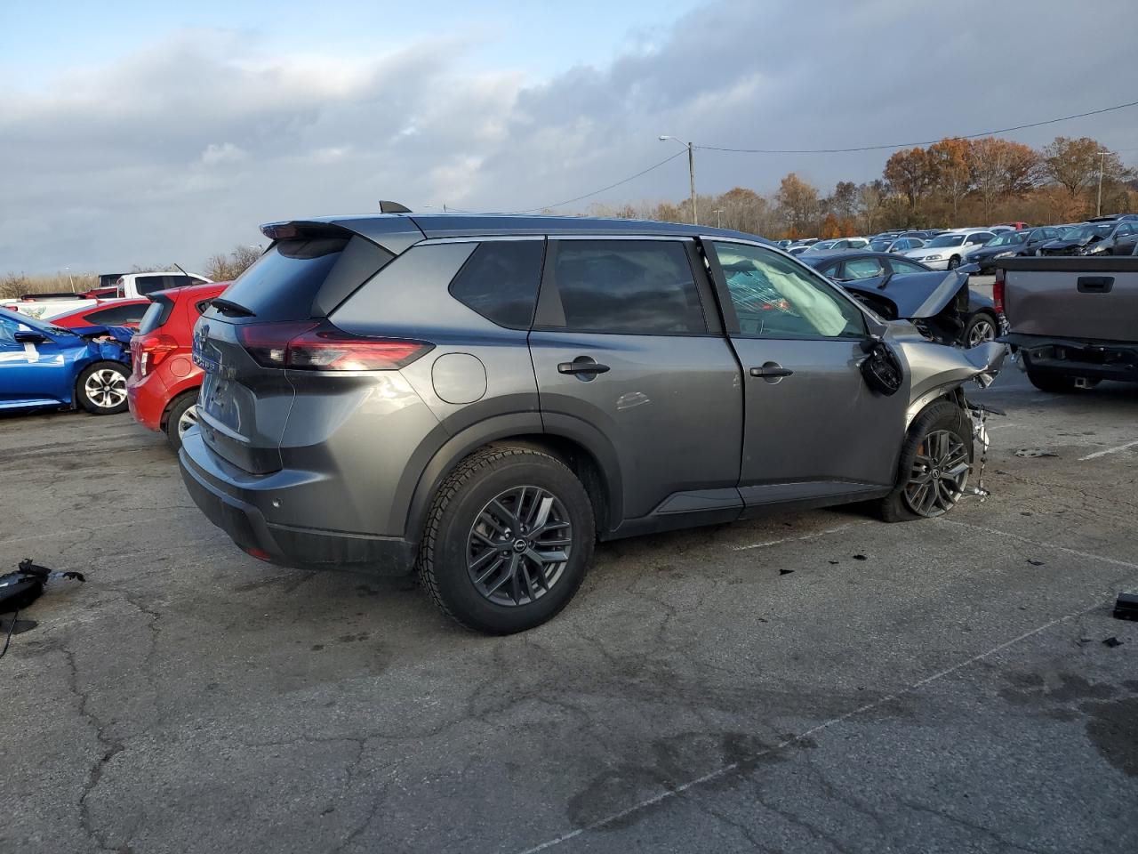 Nissan Rogue S Image 2