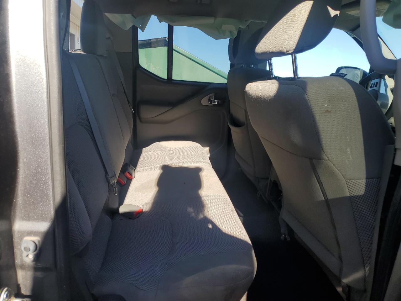 Nissan Frontier S Image 8