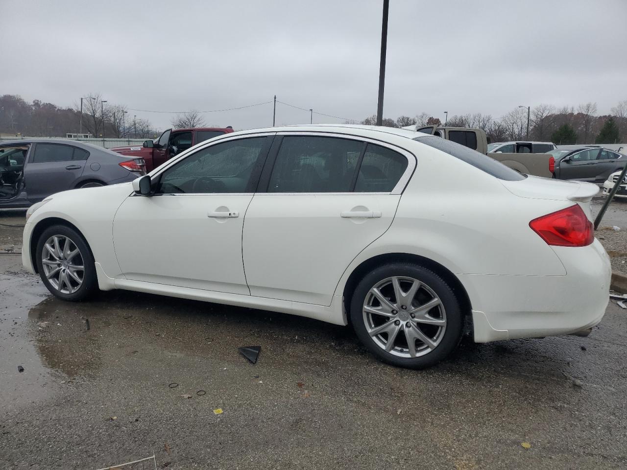 INFINITI G37 Image 2