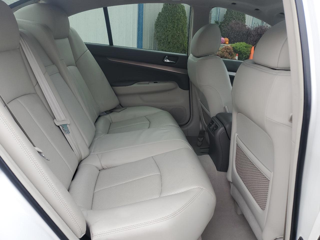 INFINITI G37 Image 10