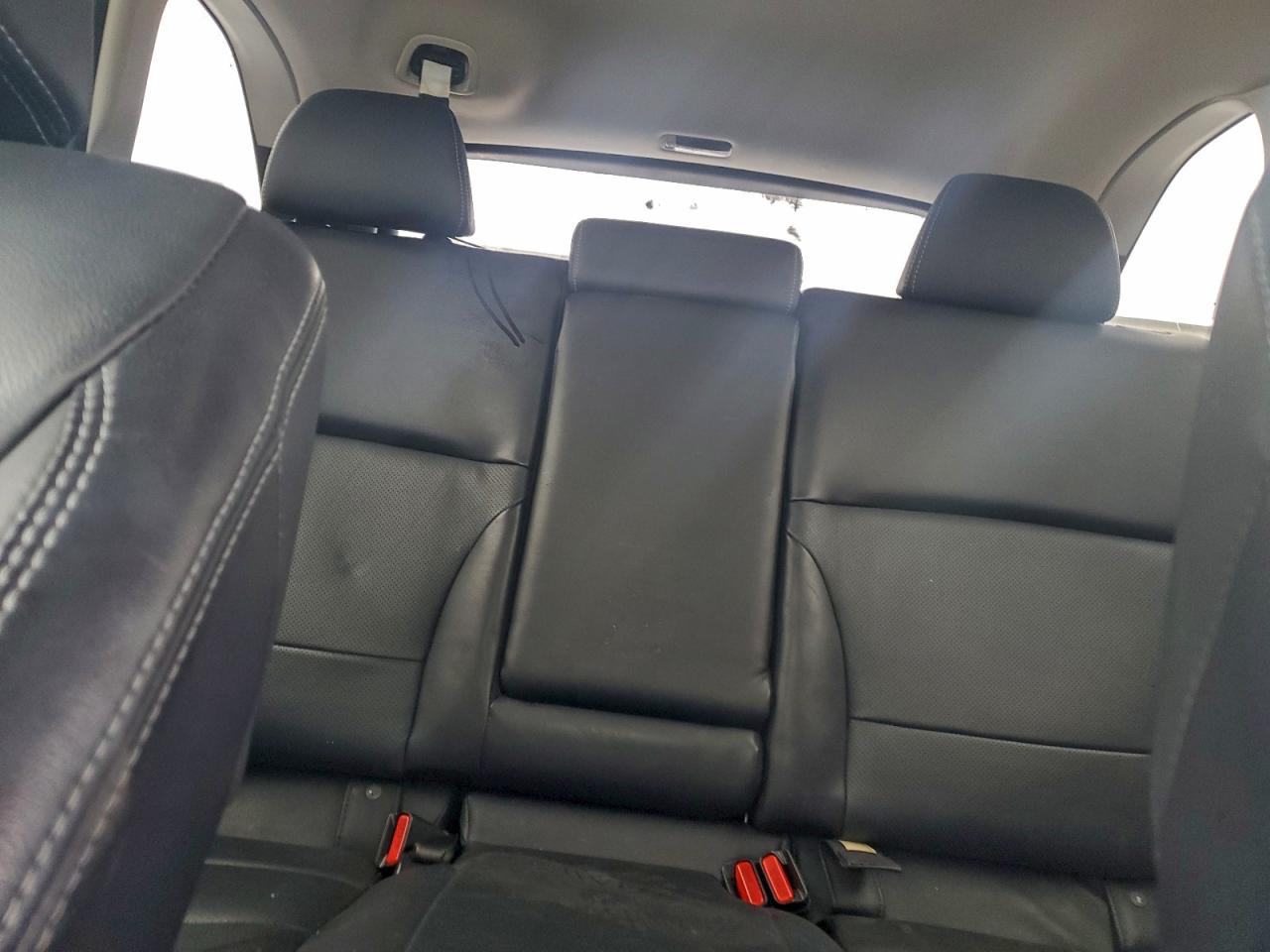 Subaru Outback 2.5i Limited Image 9