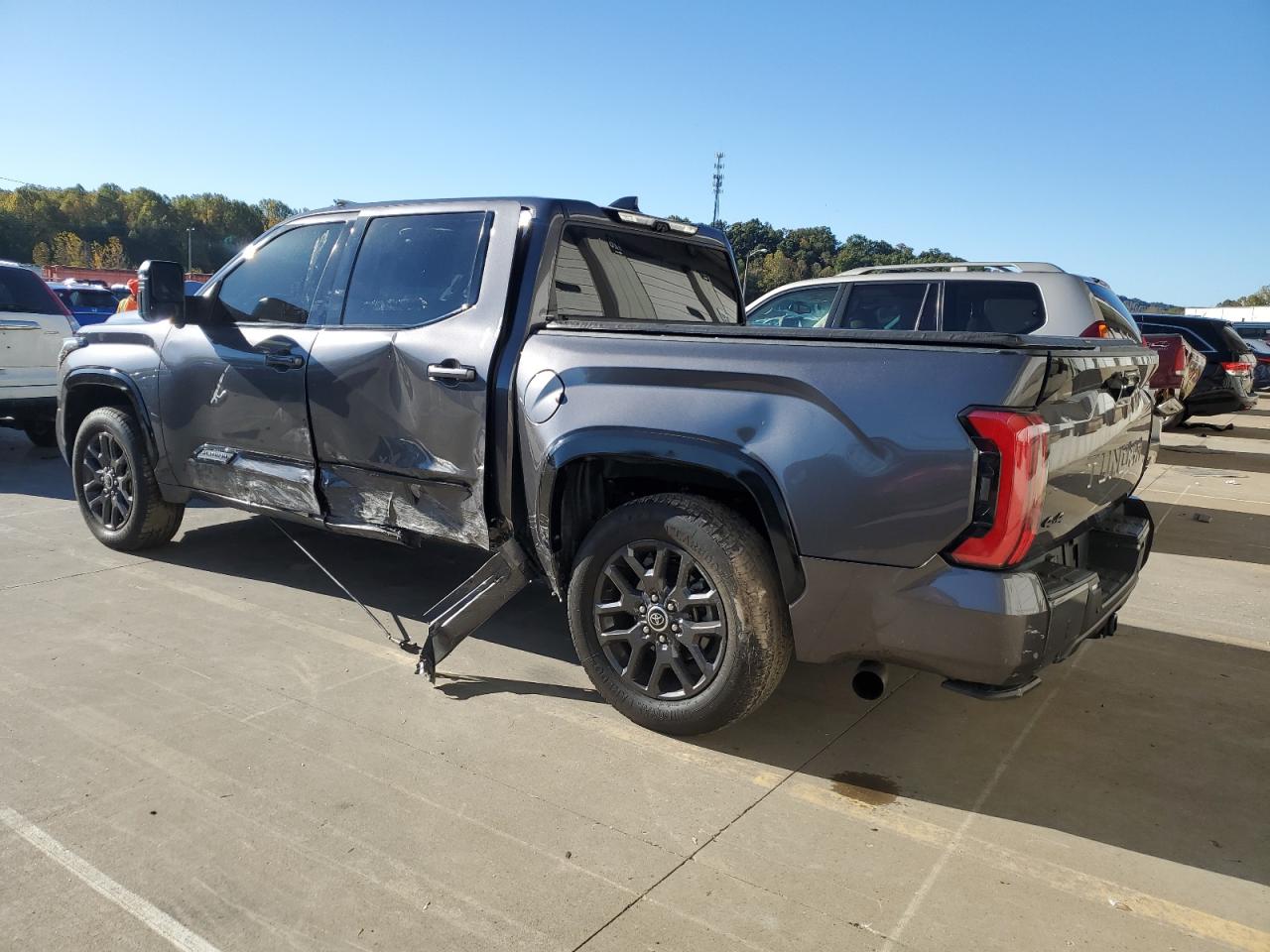 Toyota Tundra Crewmax Platinum Image 2