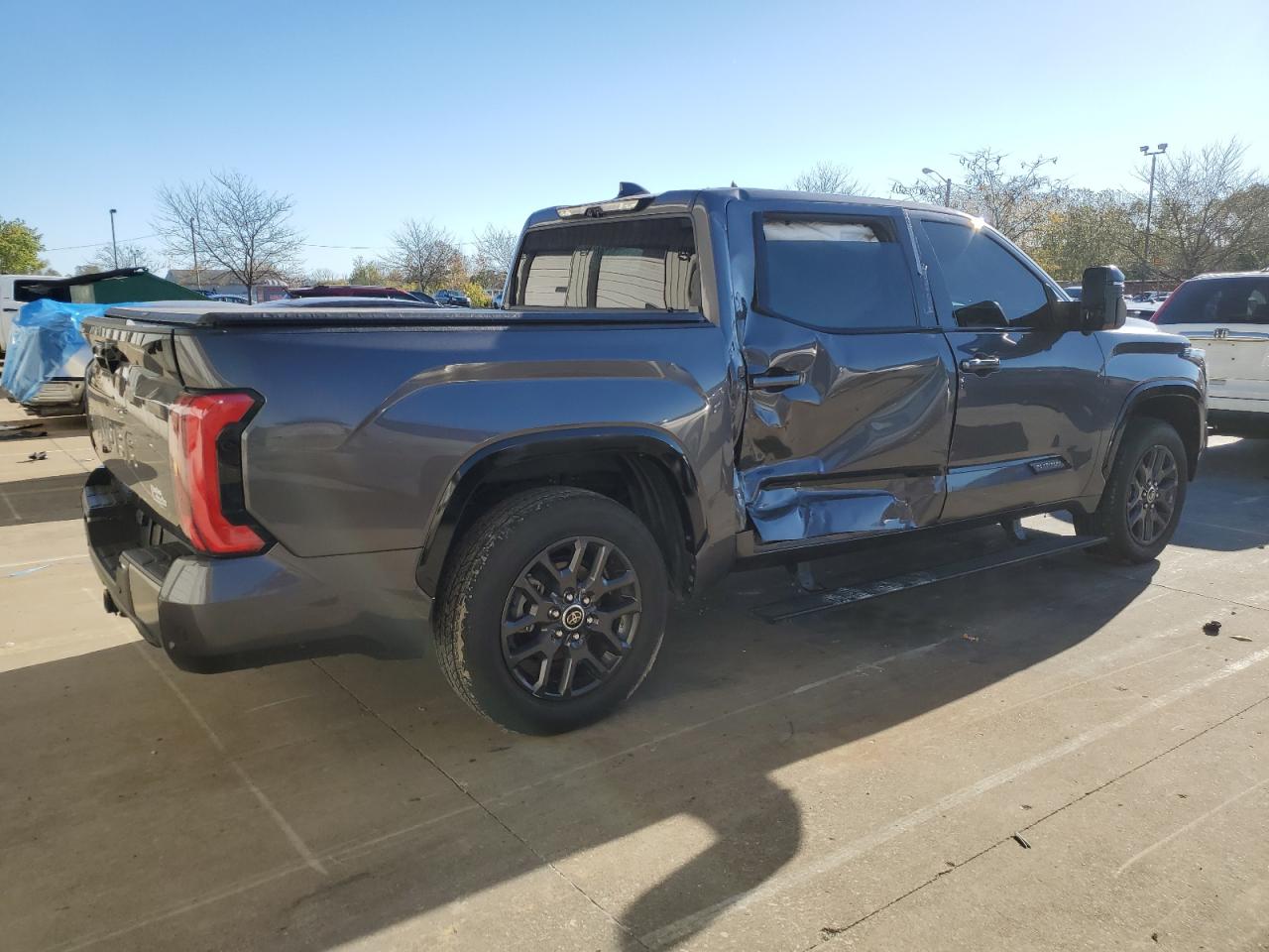 Toyota Tundra Crewmax Platinum Image 12