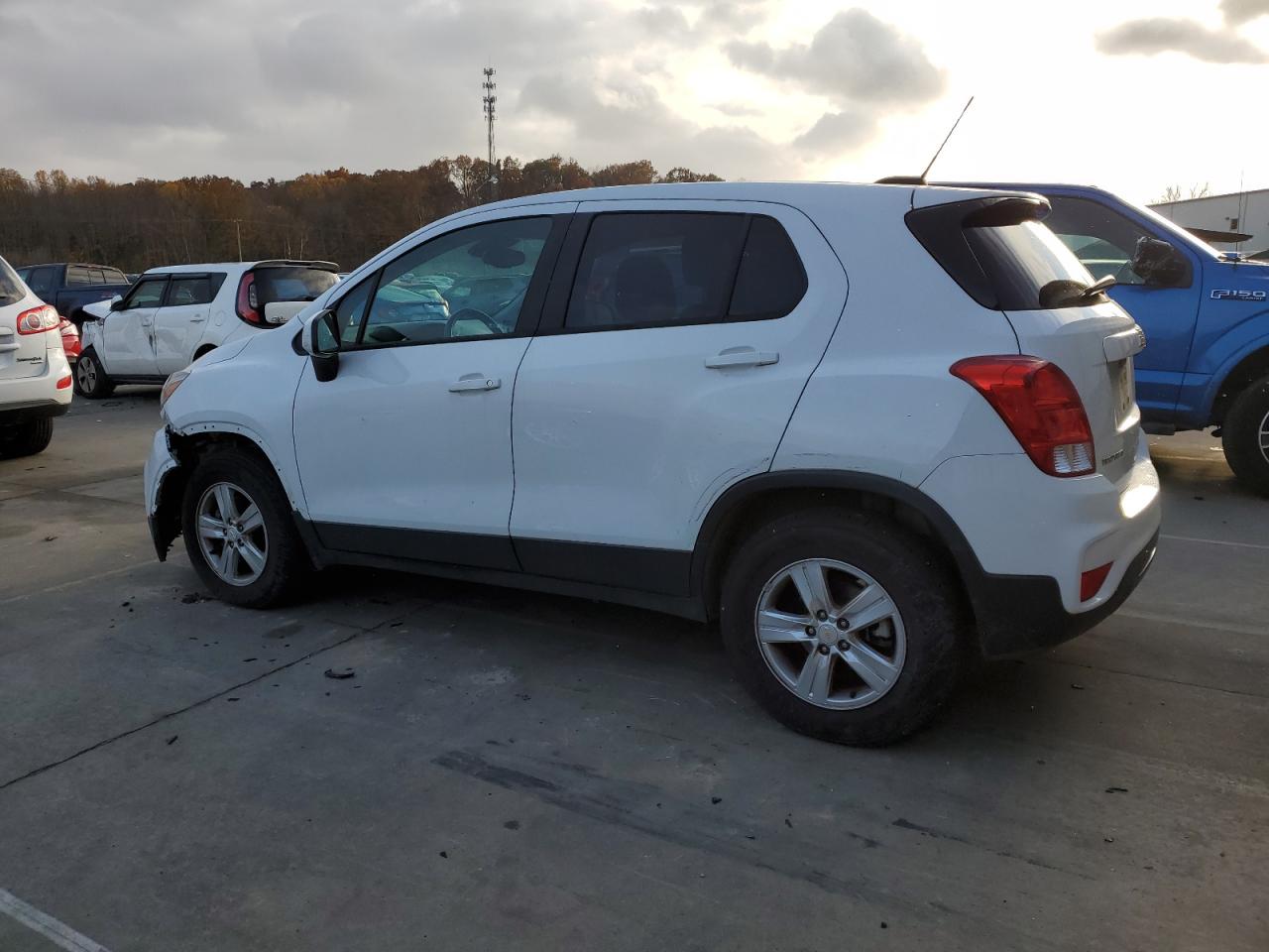 Chevrolet Trax Ls Image 3