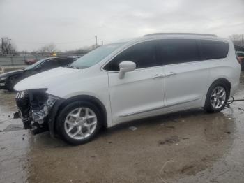  Salvage Chrysler Pacifica