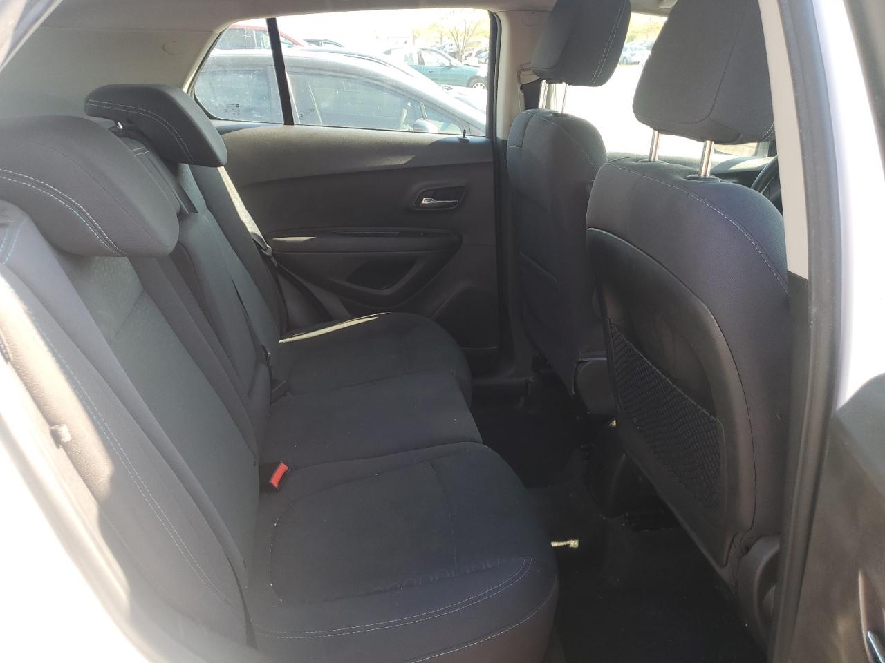 Chevrolet Trax Ls Image 9