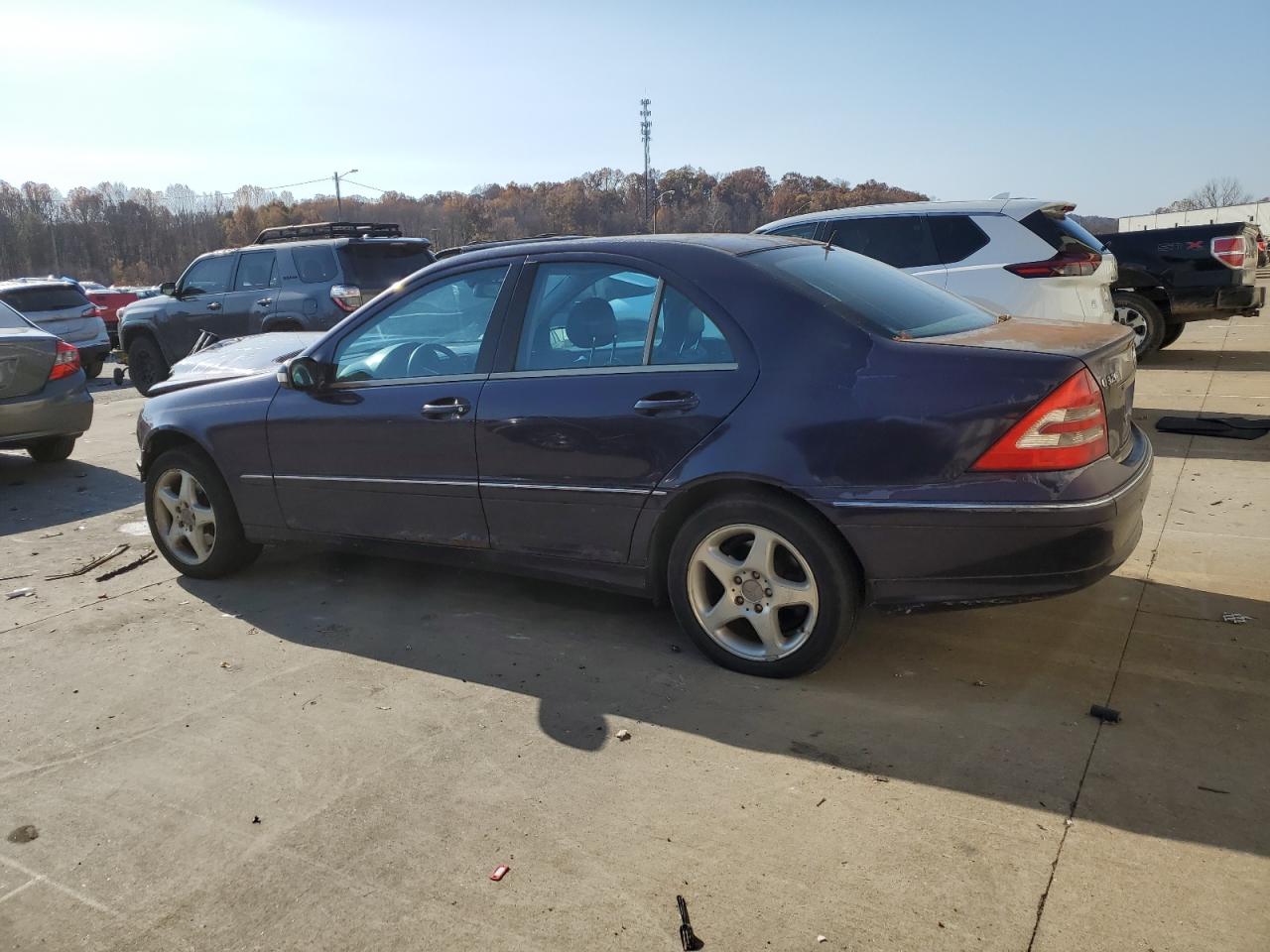 Mercedes-Benz C-Class 320 Image 2