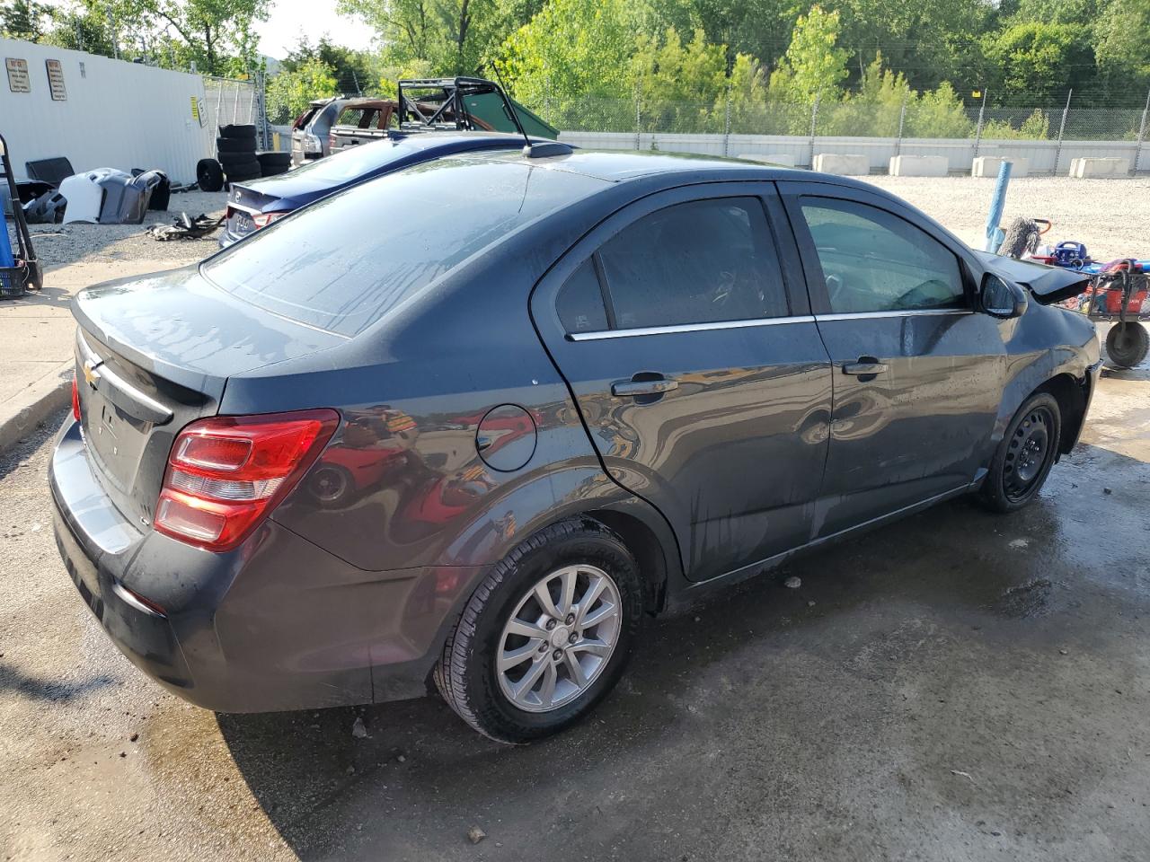 Chevrolet Sonic Lt Image 5