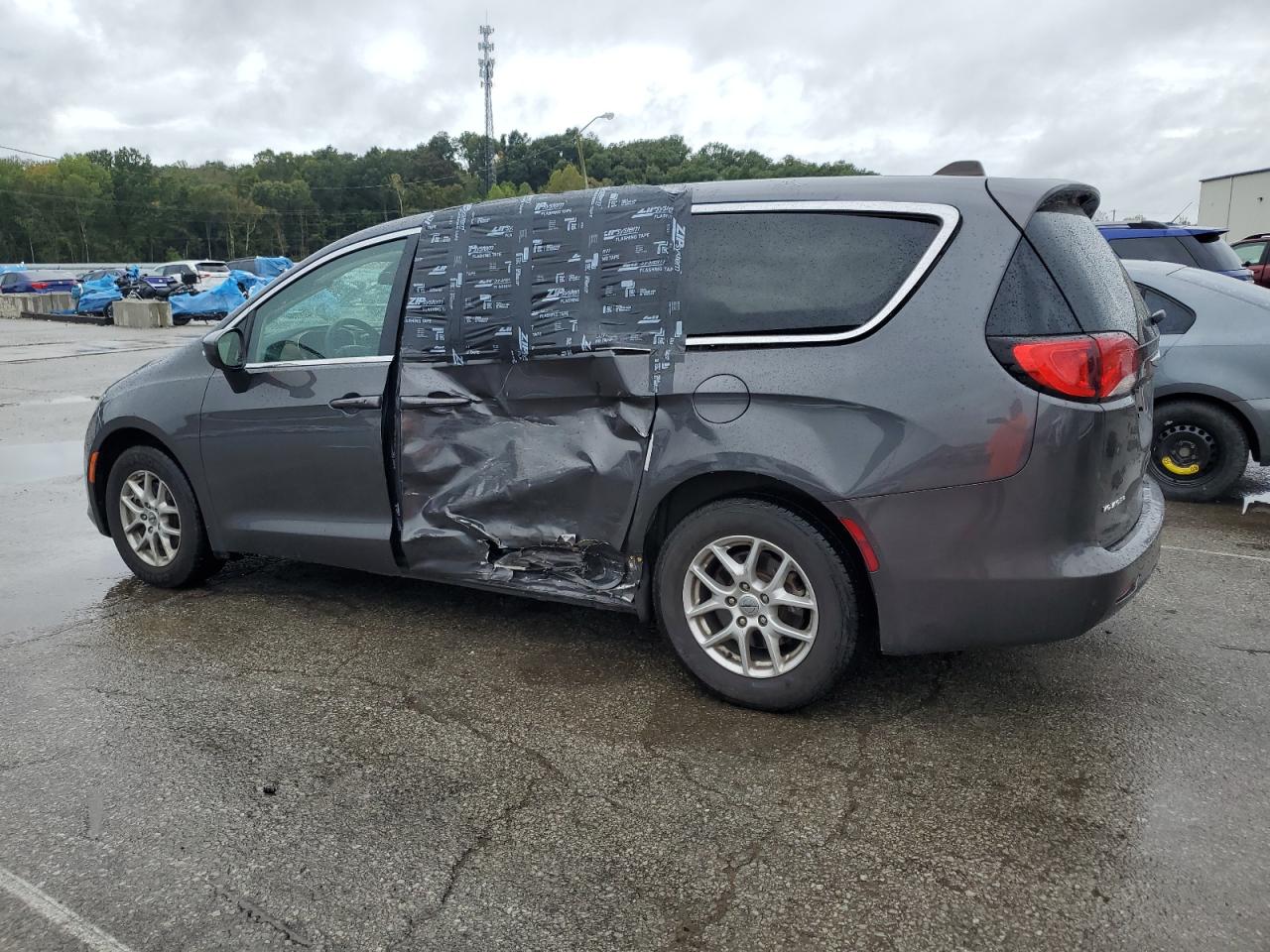 Chrysler Minivan Lx Image 7