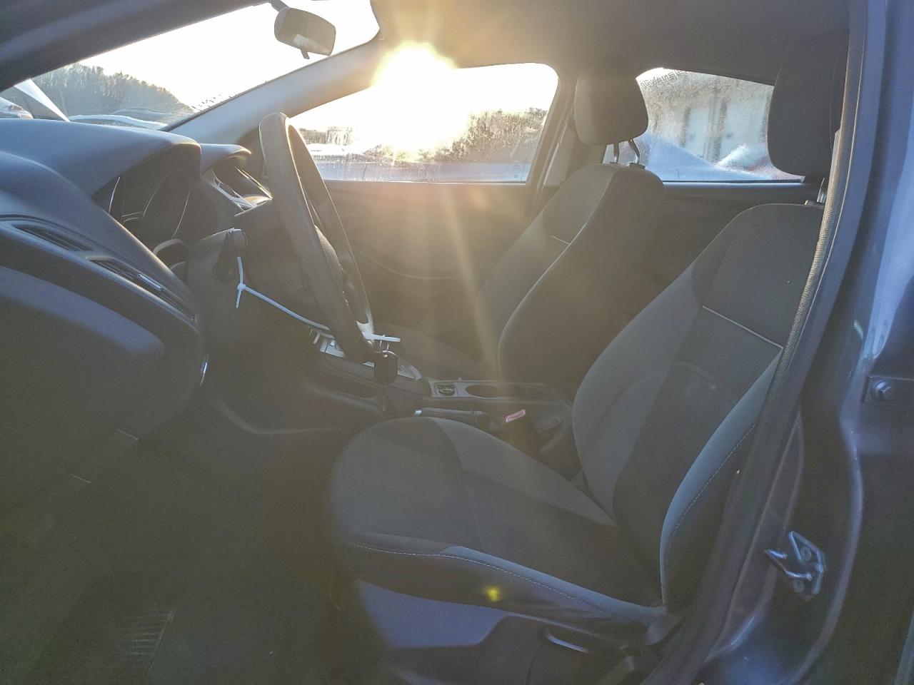 Ford Focus S Image 11