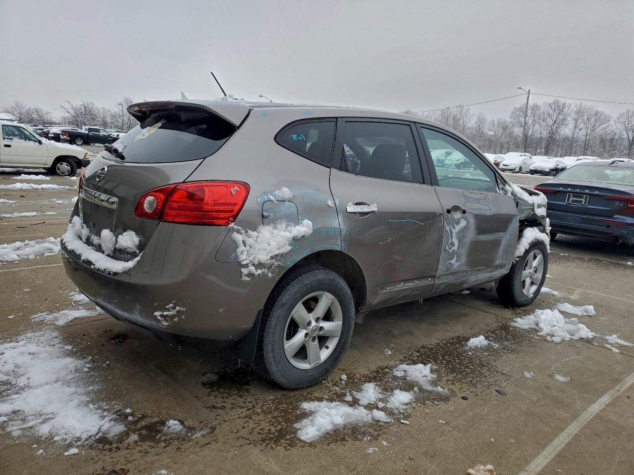 Nissan Rogue S Image 6