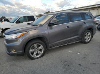 Salvage Toyota Highlander