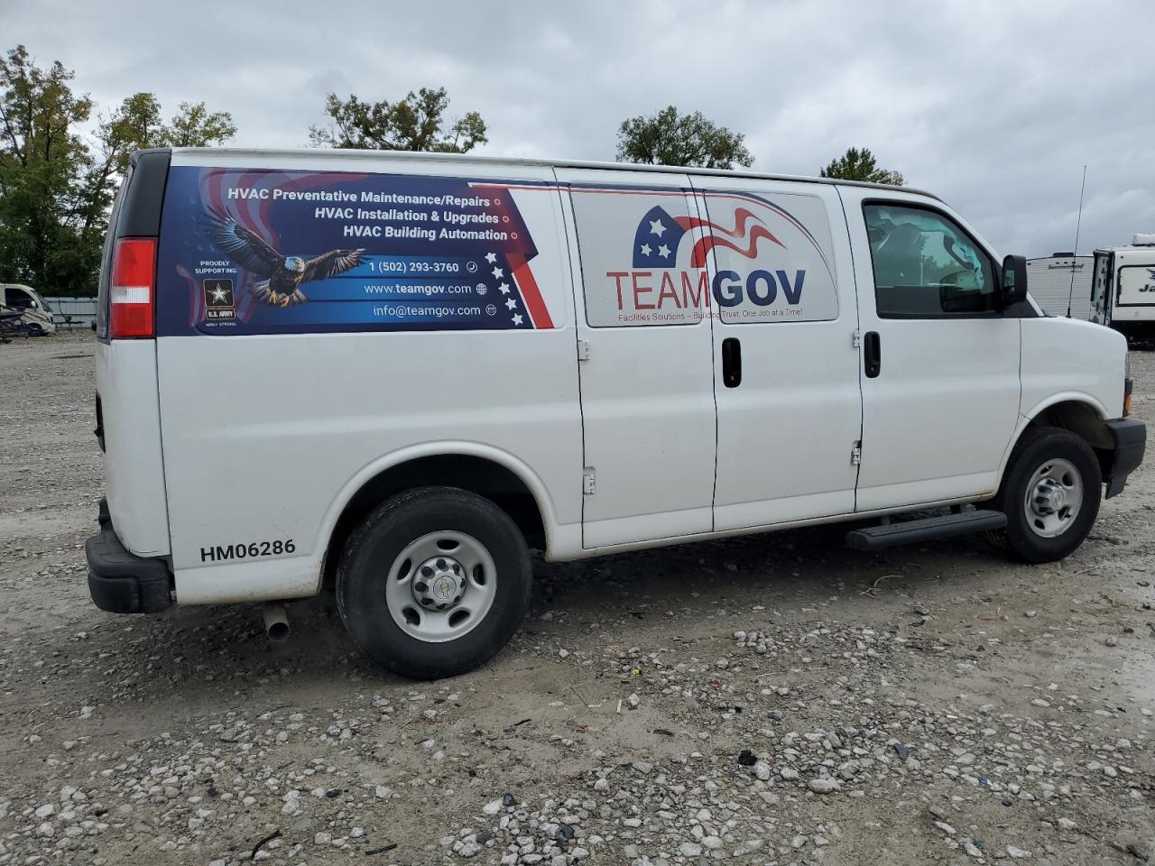 Chevrolet Express Image 9