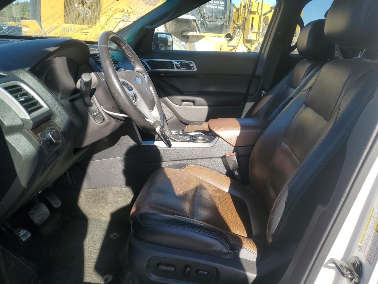 Ford Explorer Limited Image 14