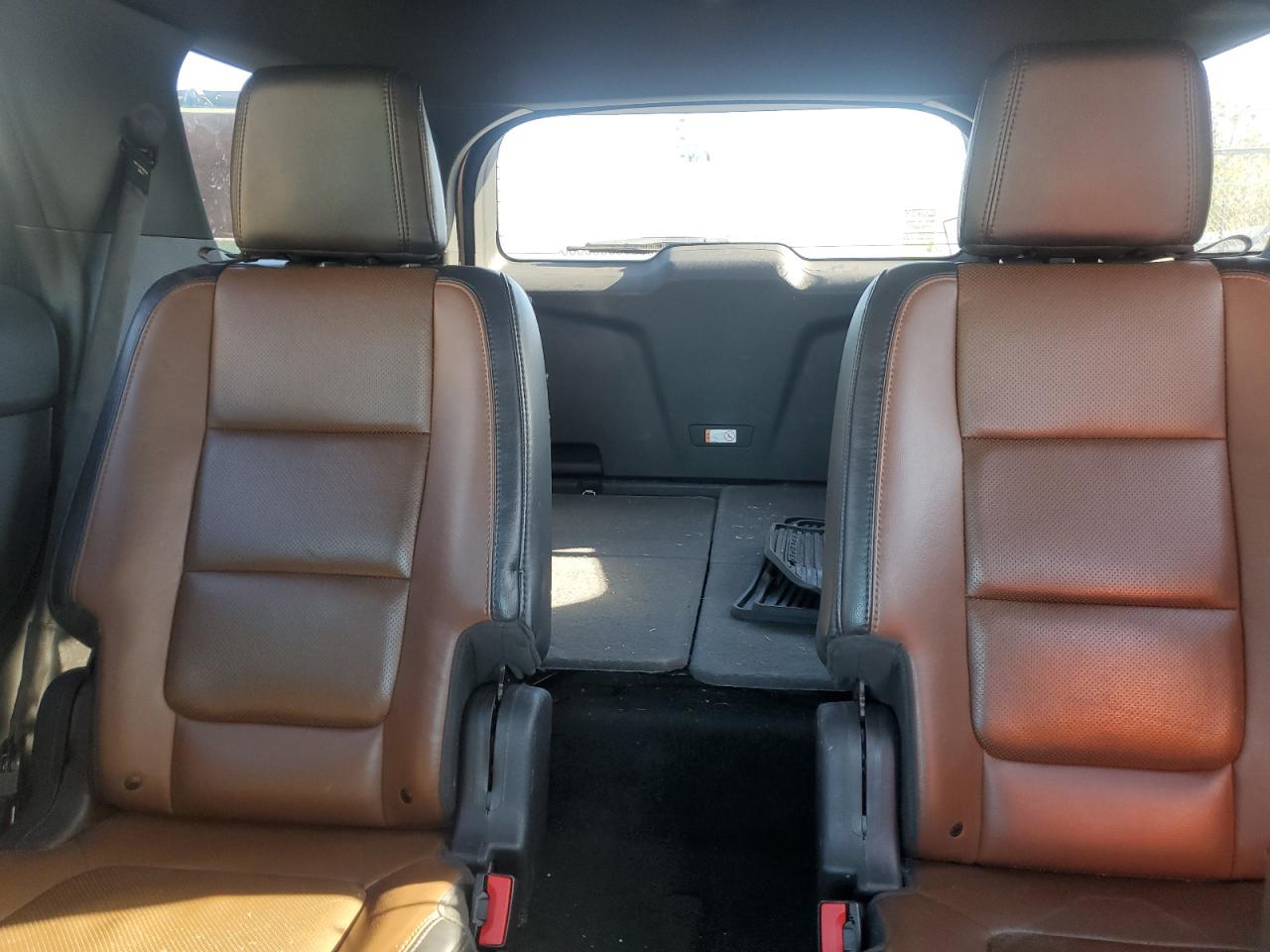 Ford Explorer Limited Image 4