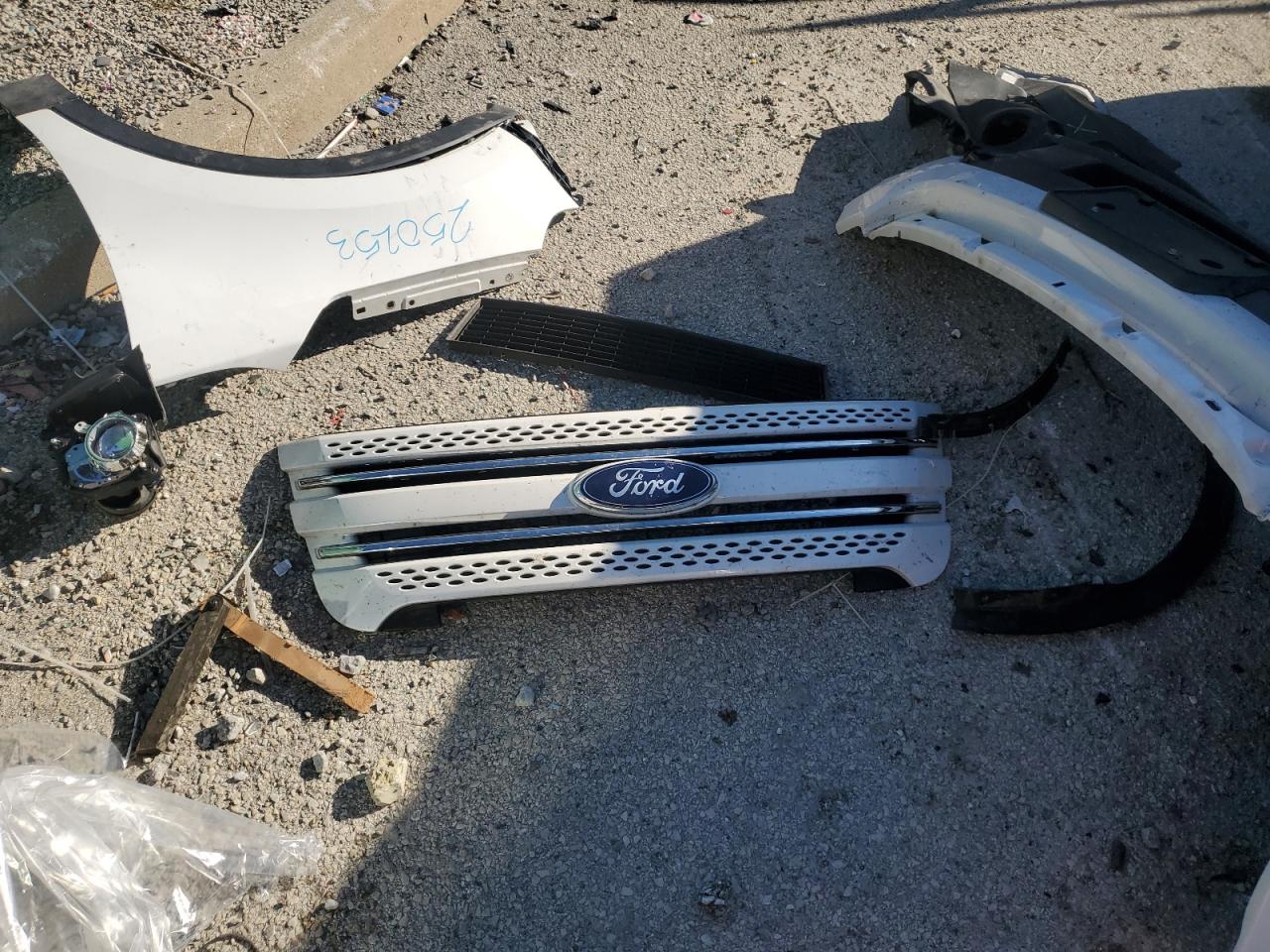 Ford Explorer Limited Image 10