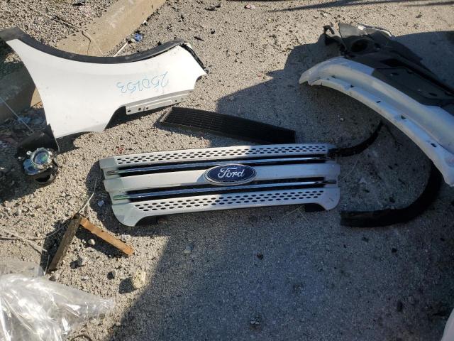 Ford Explorer Limited Image 10