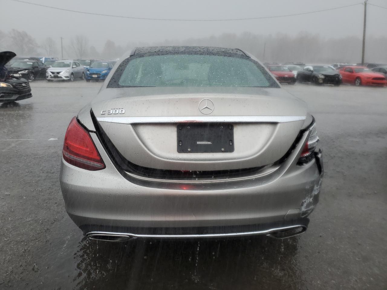 Mercedes-Benz C-Class 300 Image 9