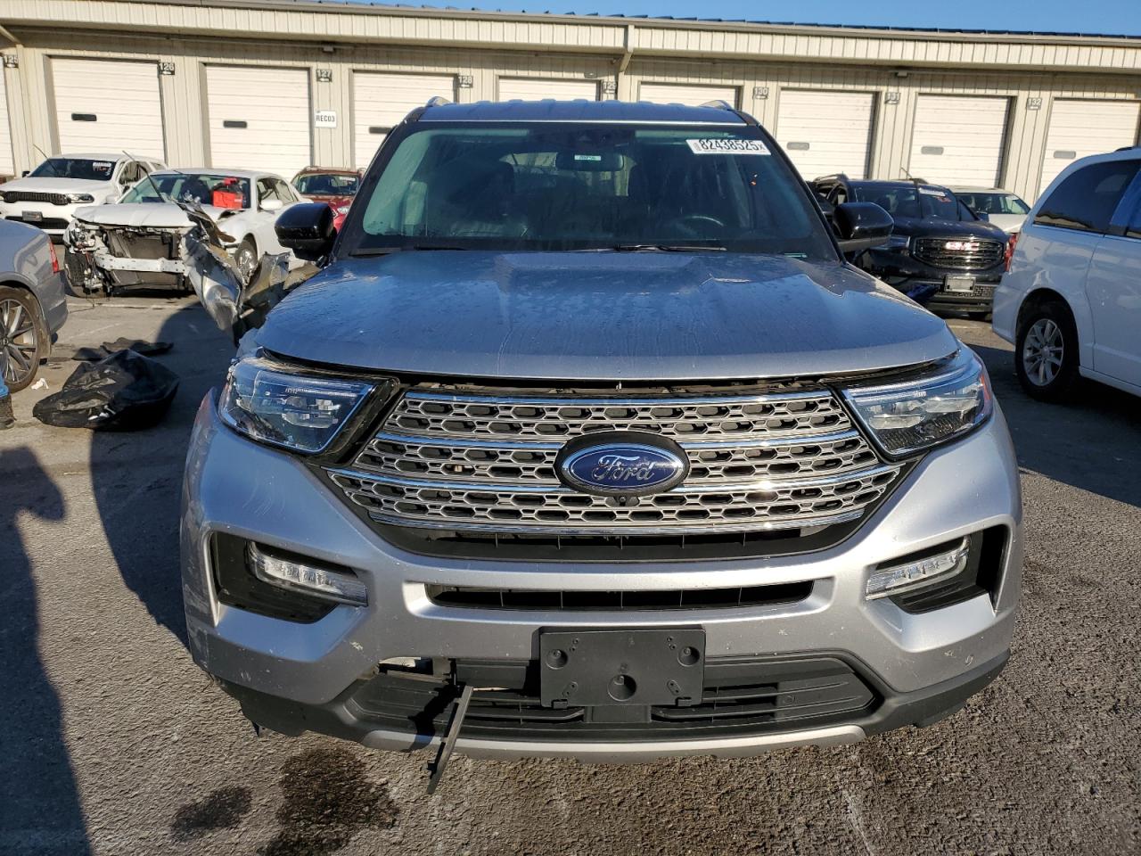 Ford Explorer Limited Image 3