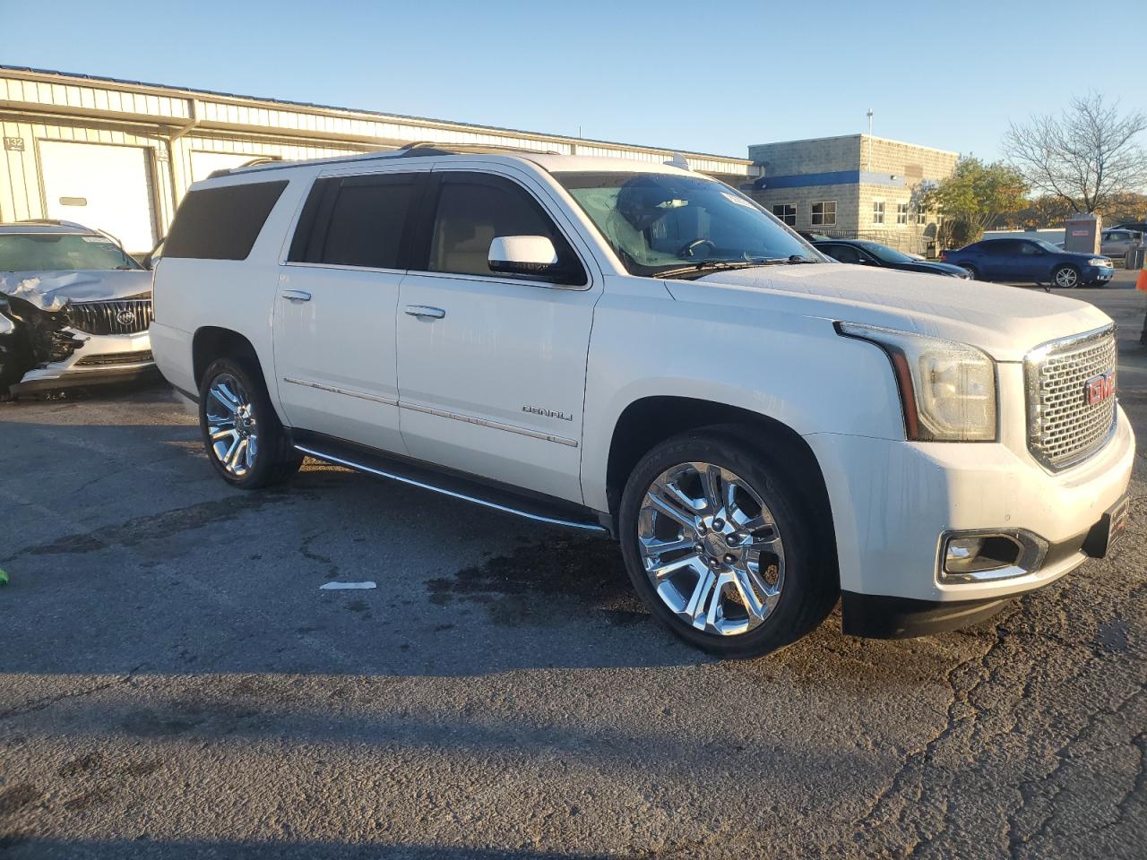 GMC Yukon Denali Image 5