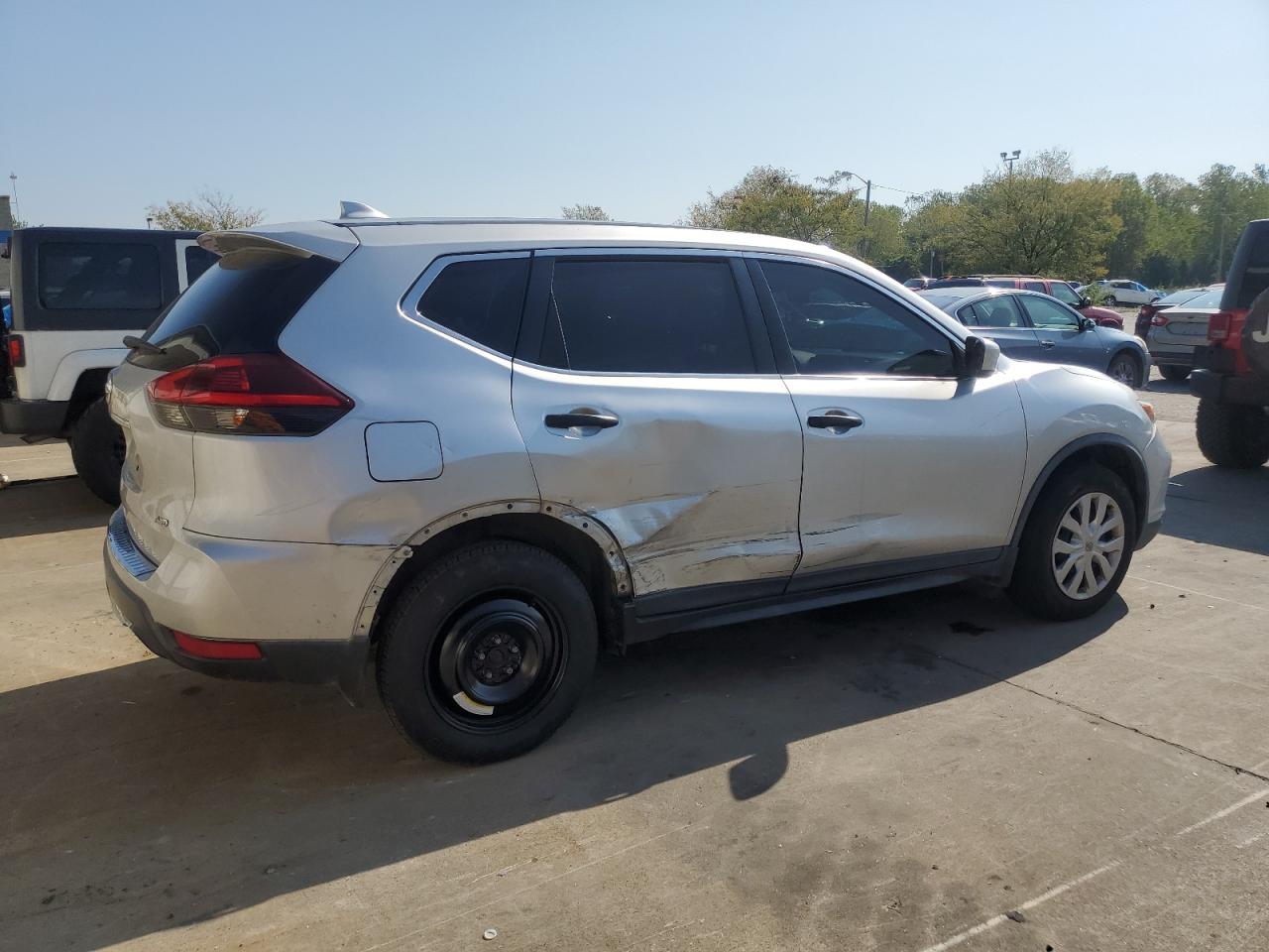 Nissan Rogue S Image 8