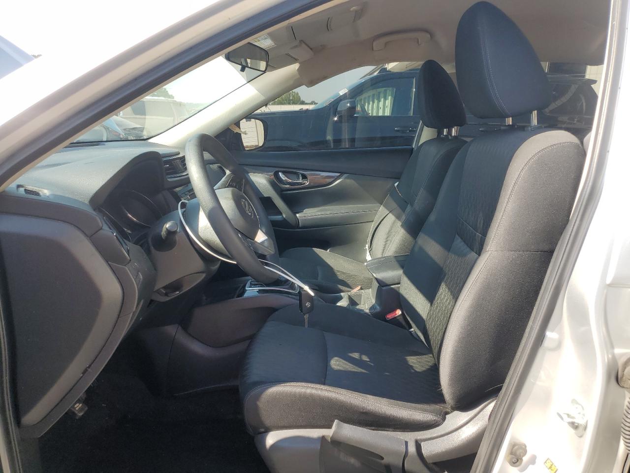 Nissan Rogue S Image 5