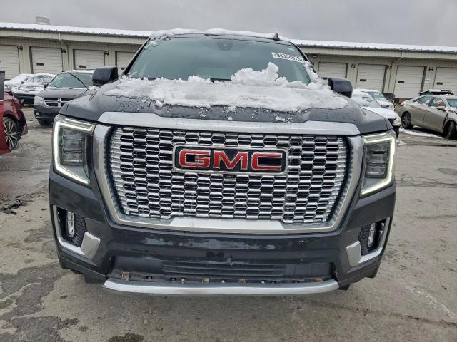 GMC Yukon Denali Image 3