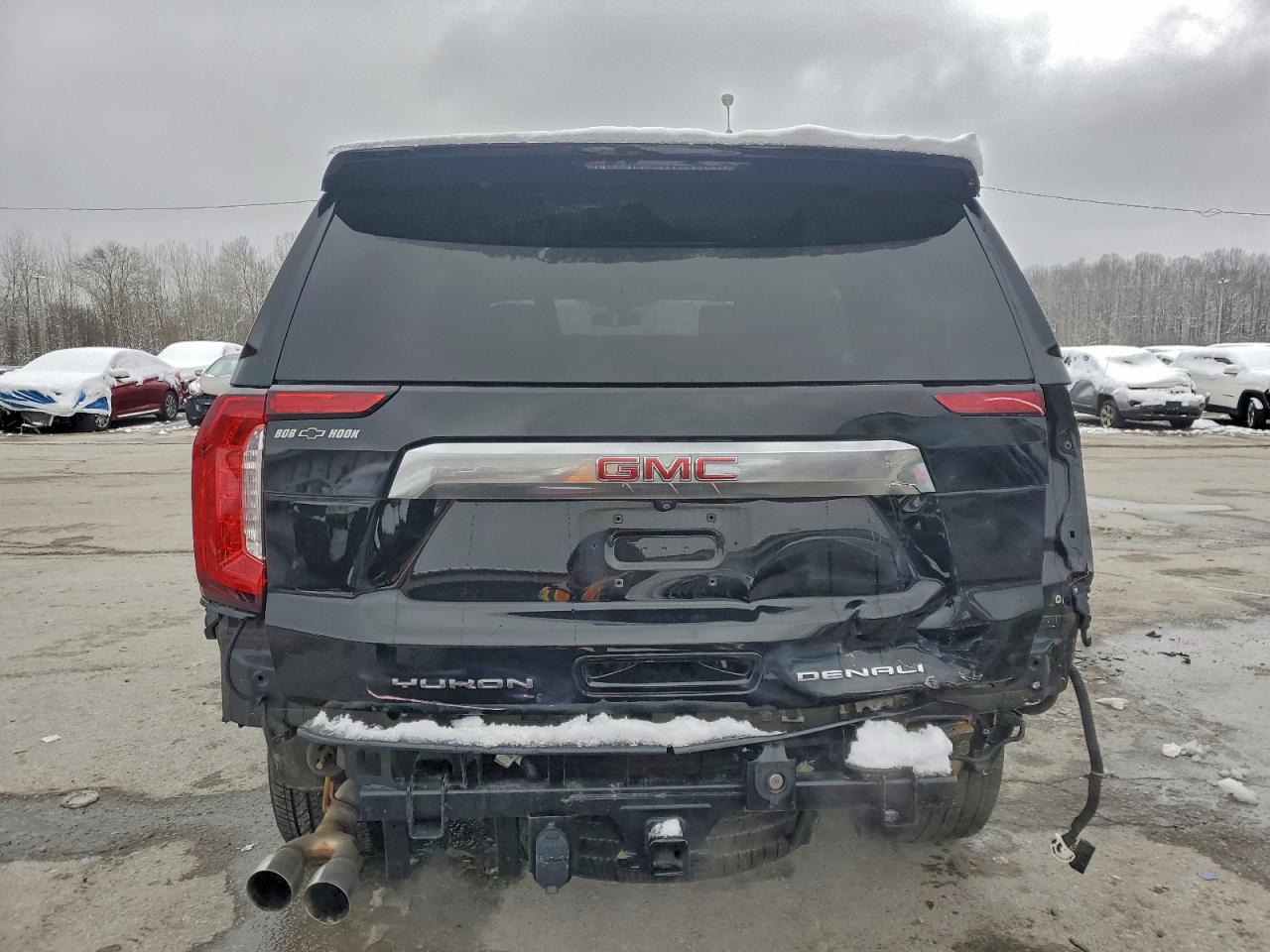 GMC Yukon Denali Image 7