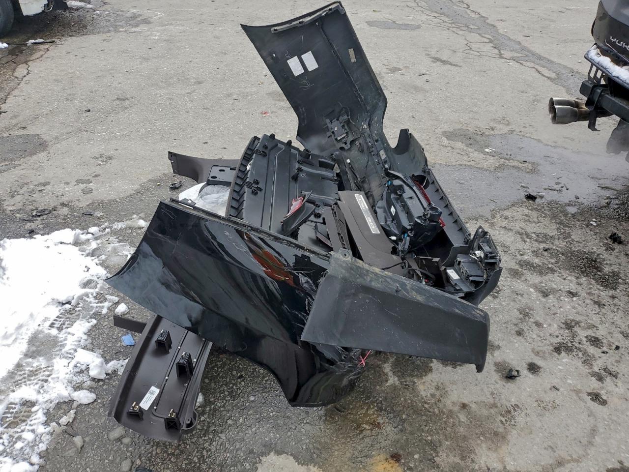 GMC Yukon Denali Image 4