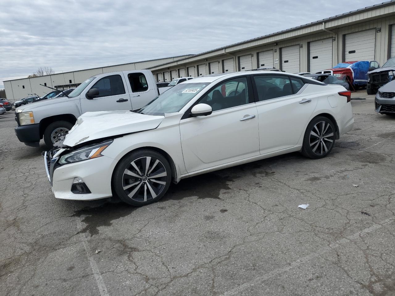 Nissan Altima Platinum Image 1