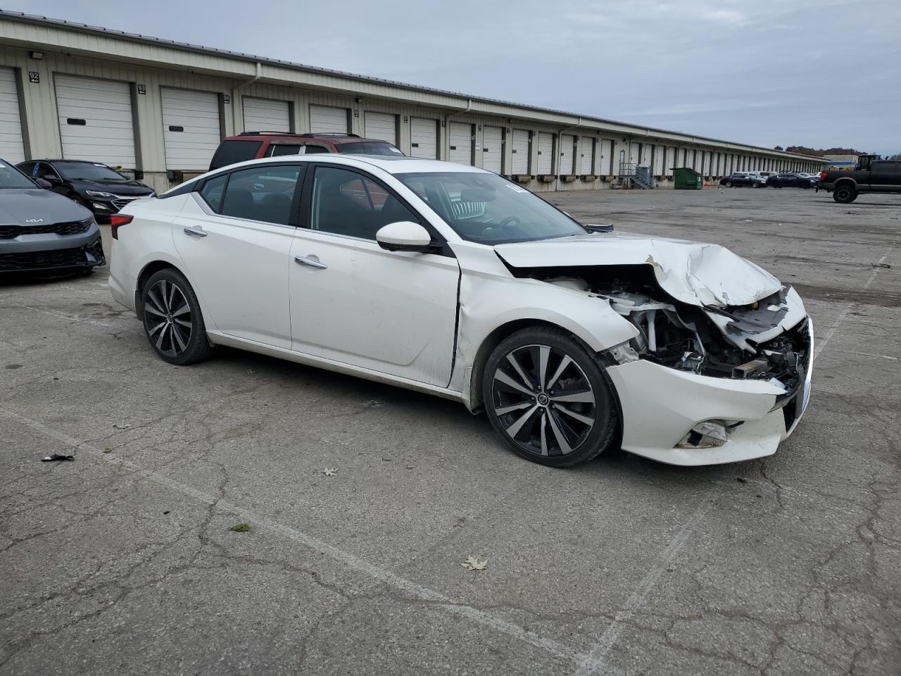 Nissan Altima Platinum Image 3