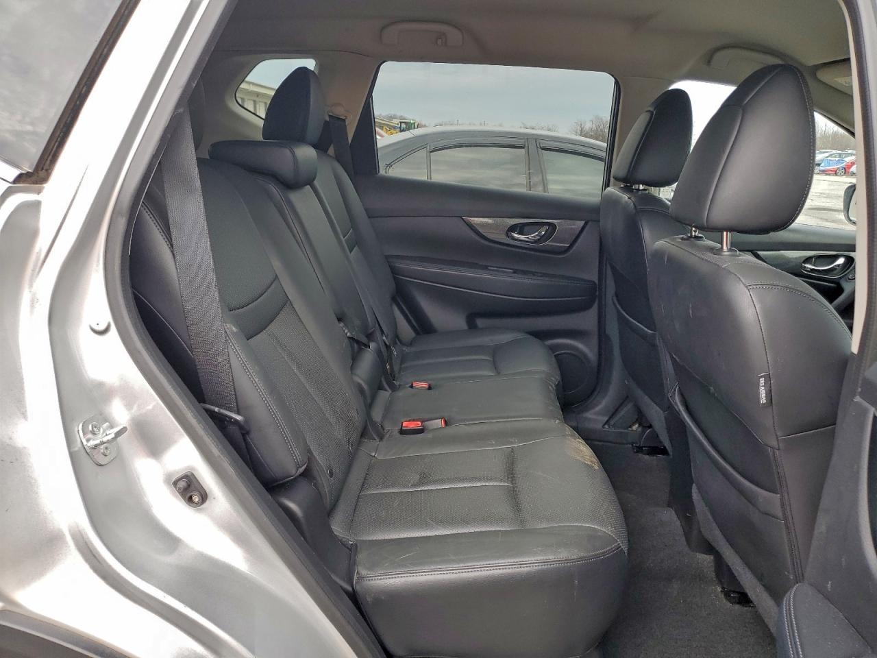 Nissan Rogue S Image 2