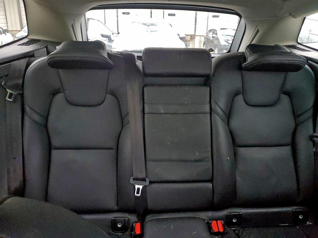 Volvo XC60 T5 Momentum Image 2