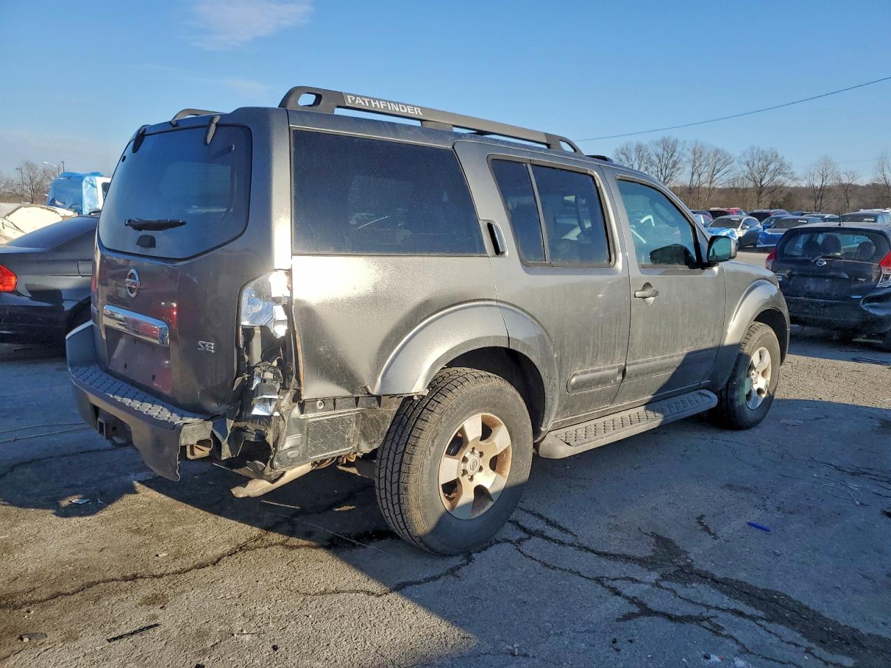 Nissan Pathfinder Le Image 3