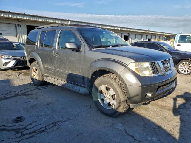 Nissan Pathfinder Le Image 2