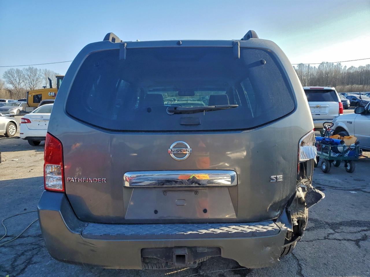 Nissan Pathfinder Le Image 4