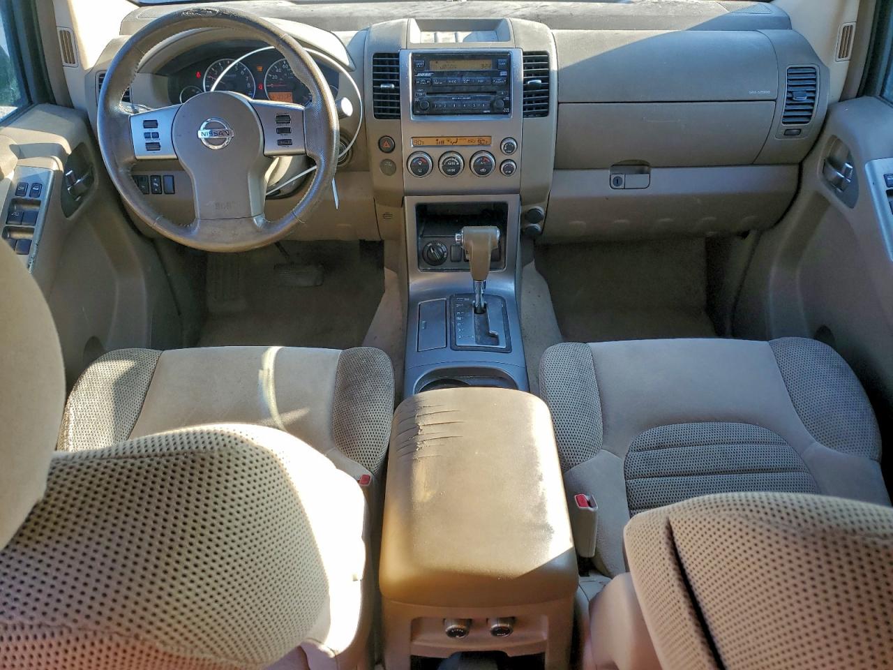 Nissan Pathfinder Le Image 9