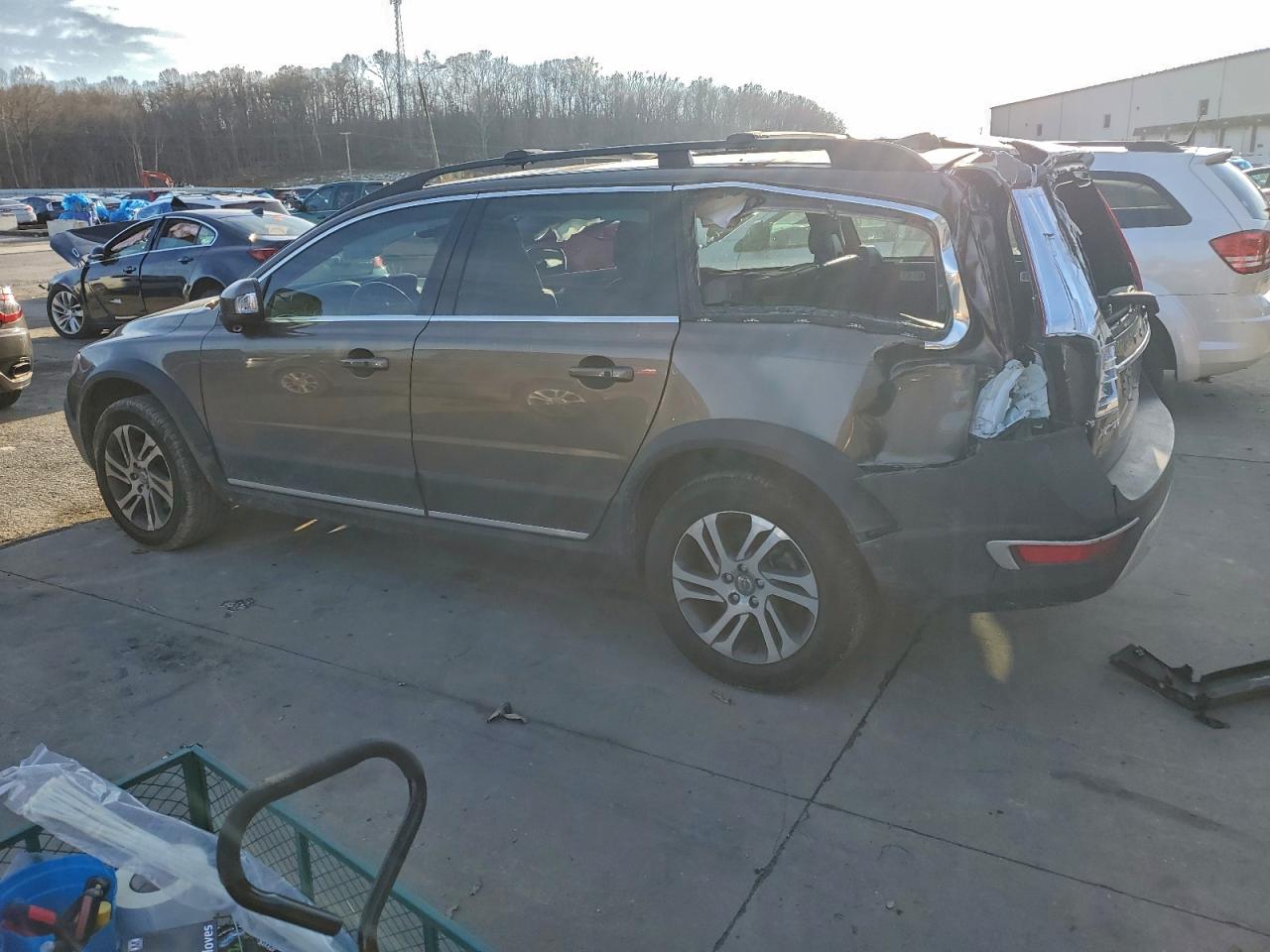 Volvo XC70 3.2 Image 2