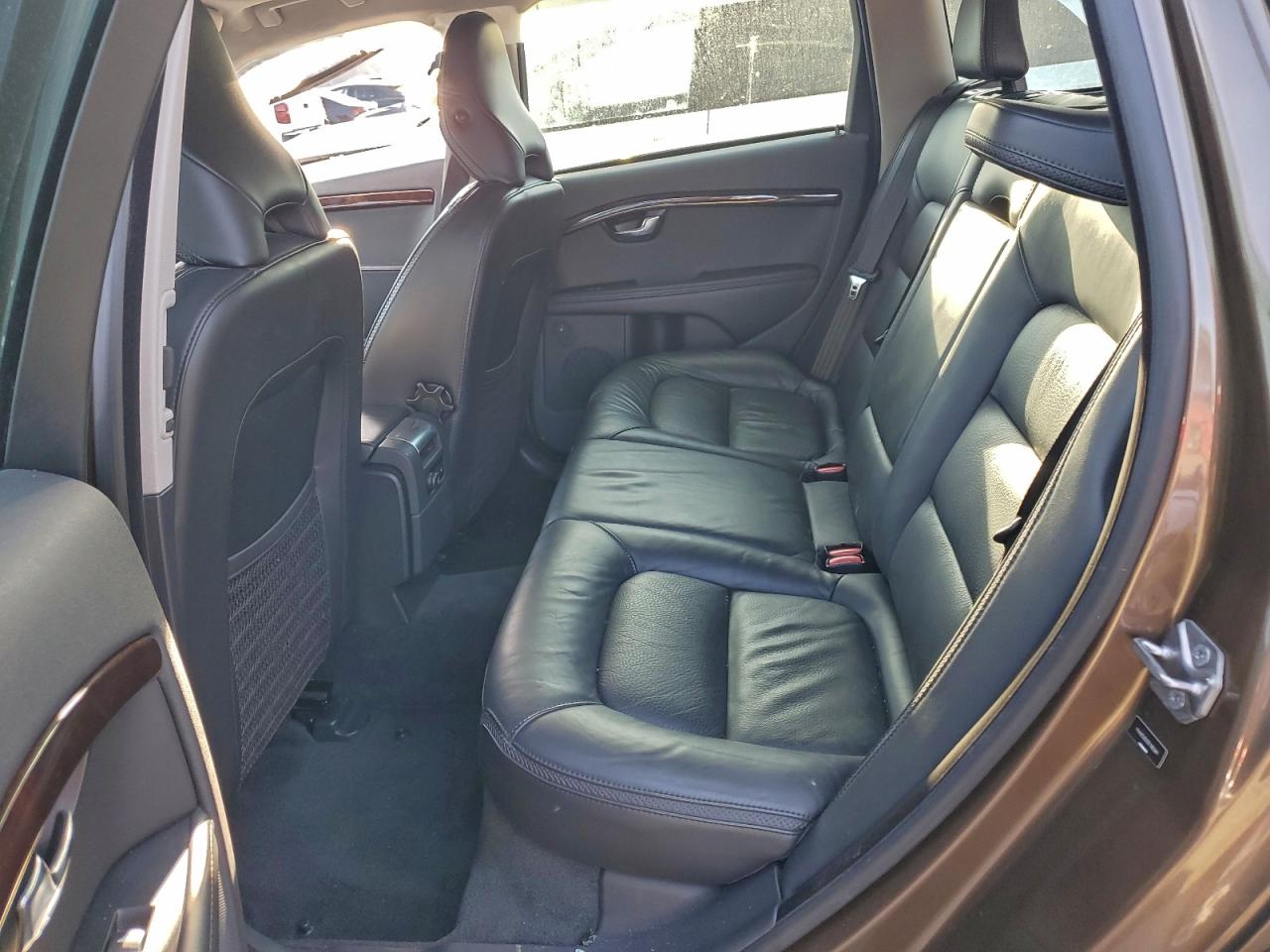 Volvo XC70 3.2 Image 9