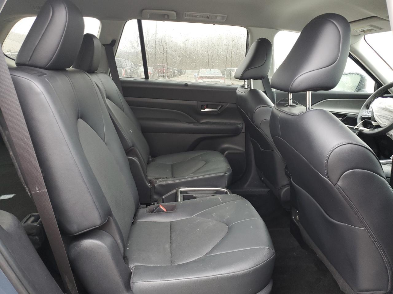 Toyota Grand High Le Image 4