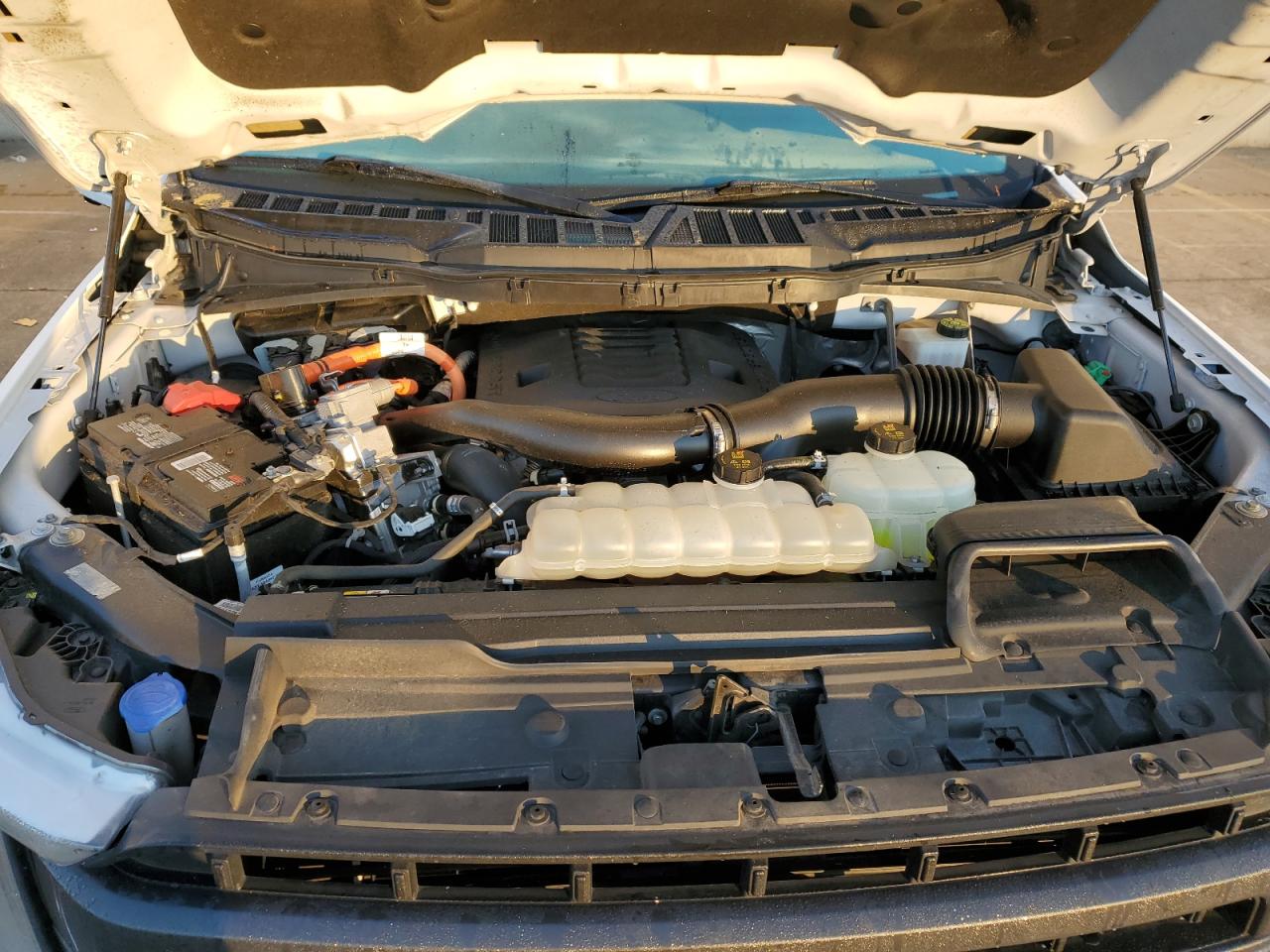 Ford F-150 Supercrew Image 4