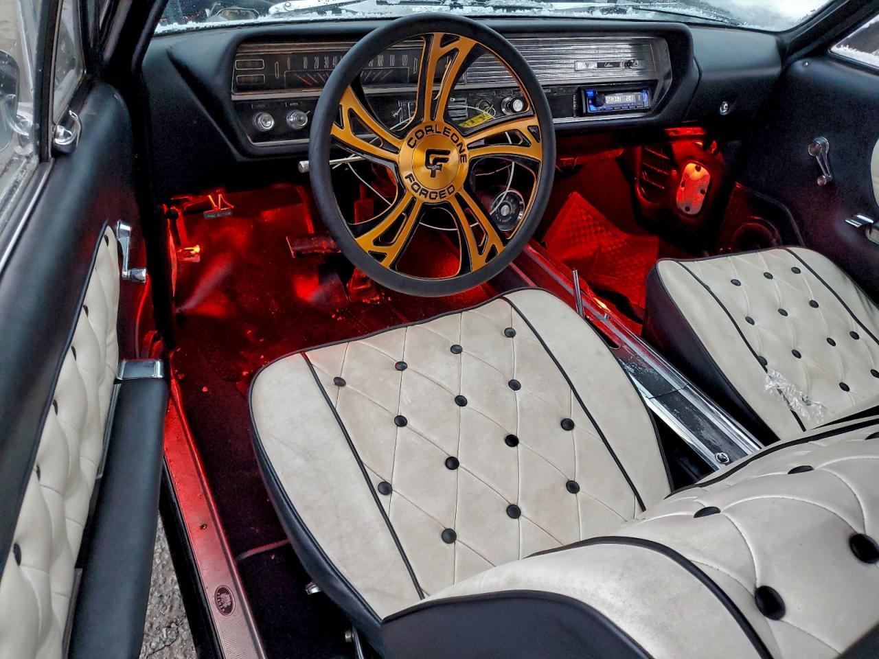 Oldsmobile Cutlass Image 11