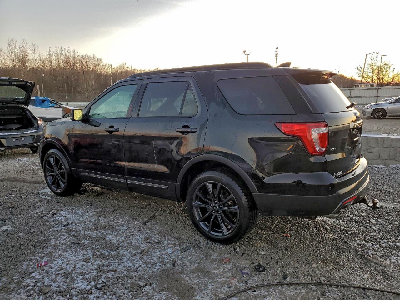 Ford Explorer Xlt Image 8