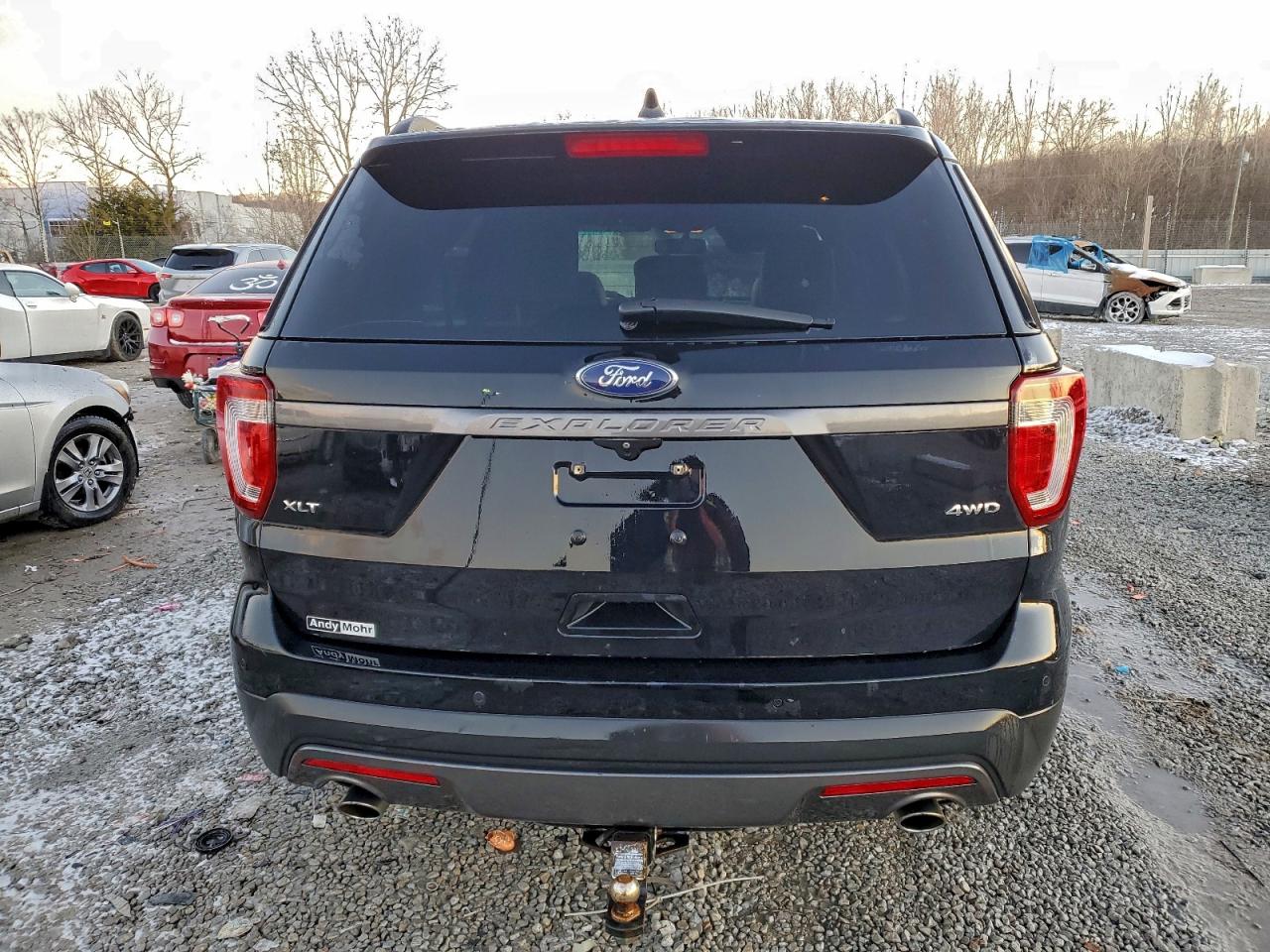 Ford Explorer Xlt Image 4
