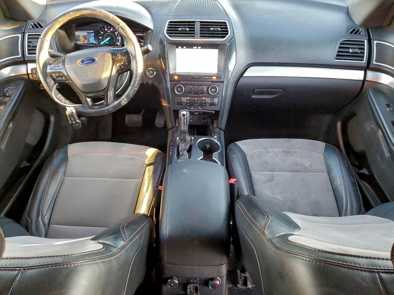 Ford Explorer Xlt Image 5